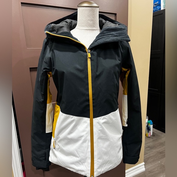 SOLD - Roxy snow jacket - Picture 1 of 11